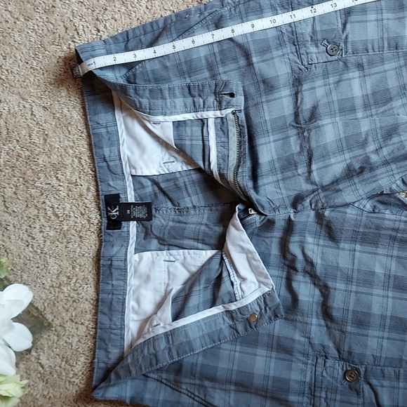 Calvin Klein shorts Size 36 - Picture 10 of 11